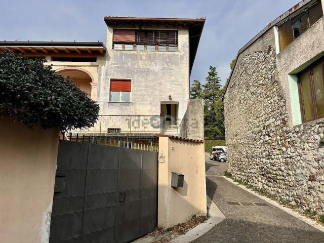Casa in vendita a Comunità montana della Valle Sabbia, Roè Volciano