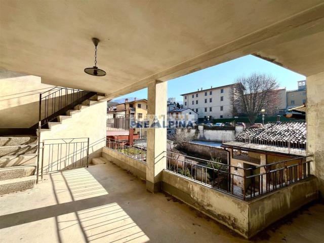 Casa in vendita a Leffe, Lombardia