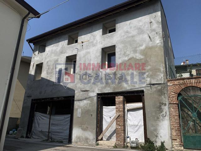 Casa in vendita a Piovene Rocchette, Veneto