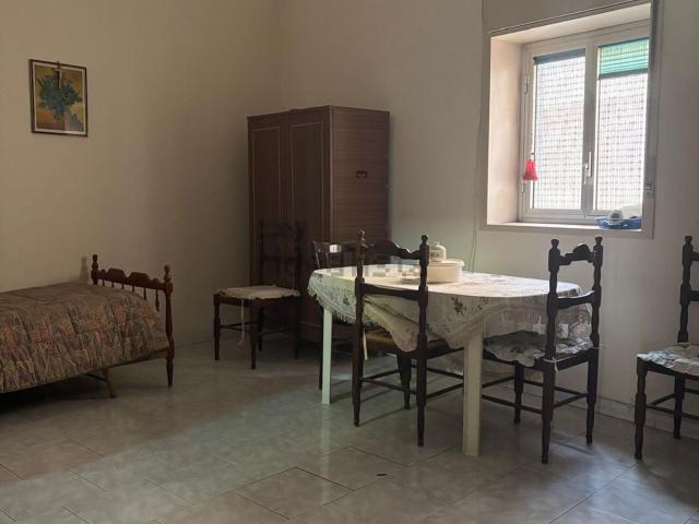 Casa in vendita a Adrano, Catania