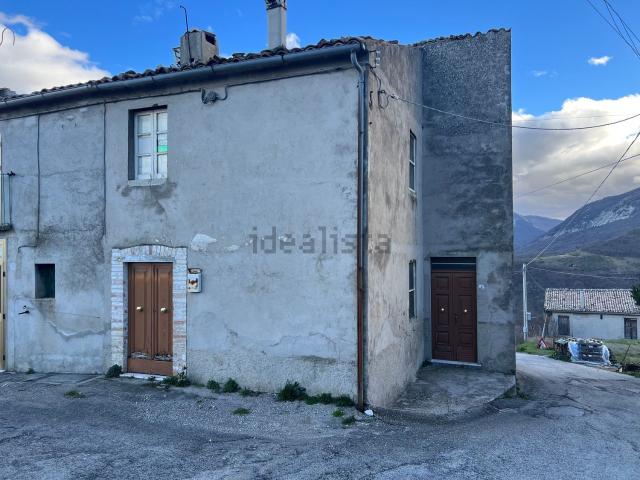 Casa in vendita a Pescosansonesco, Abruzzo