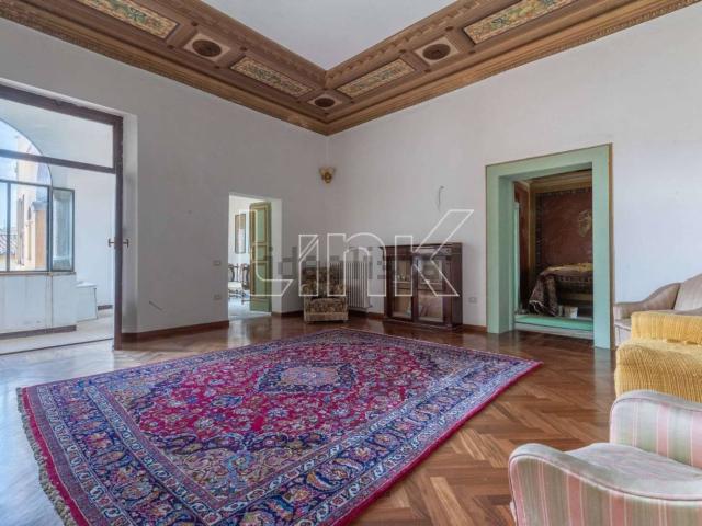 Casa in vendita a Centro, Marche