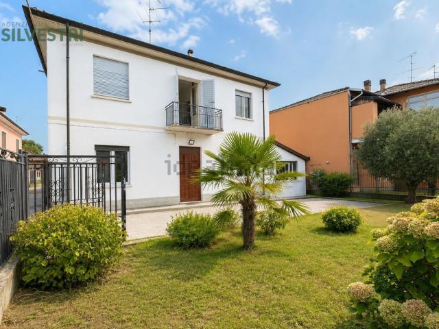 Casa in vendita a Robbio, Pavia