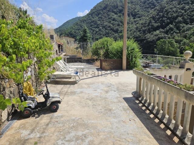 Casa in vendita a Dolceacqua, Liguria