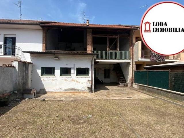 Casa in vendita a Pontoglio, Lombardia