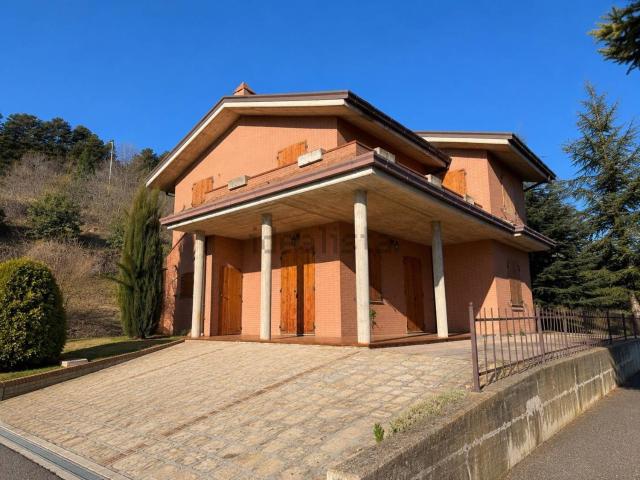 Casa in vendita a Montefalcone Appennino, Fermo