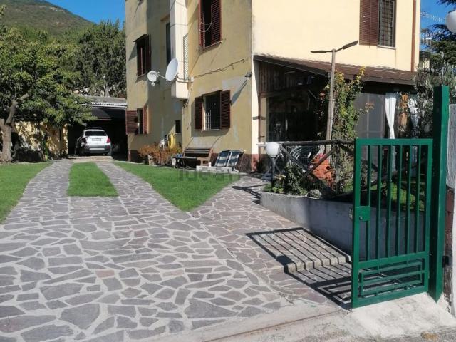 Casa in vendita a Spoleto, Umbria