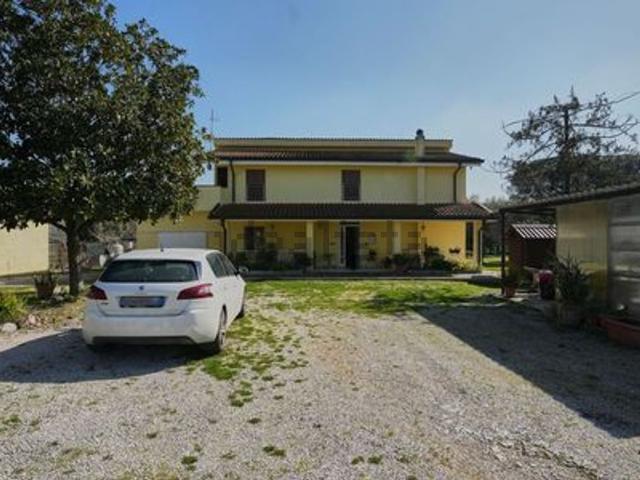 Casa in vendita a Latina, Lazio