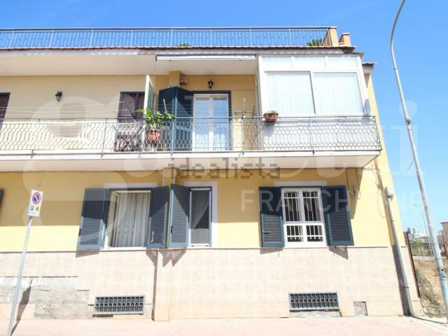 Casa in vendita a Arzano, Campania
