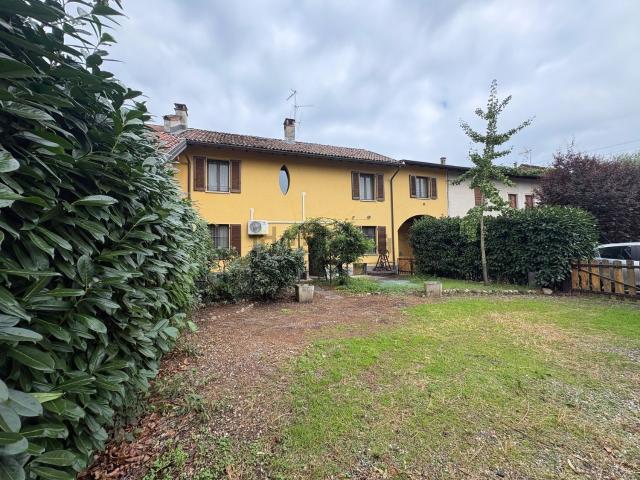 Casa in vendita a Robecco Sul Naviglio, Lombardia