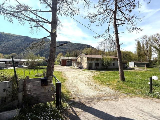 Casa in vendita a Regina Pacis, Rieti