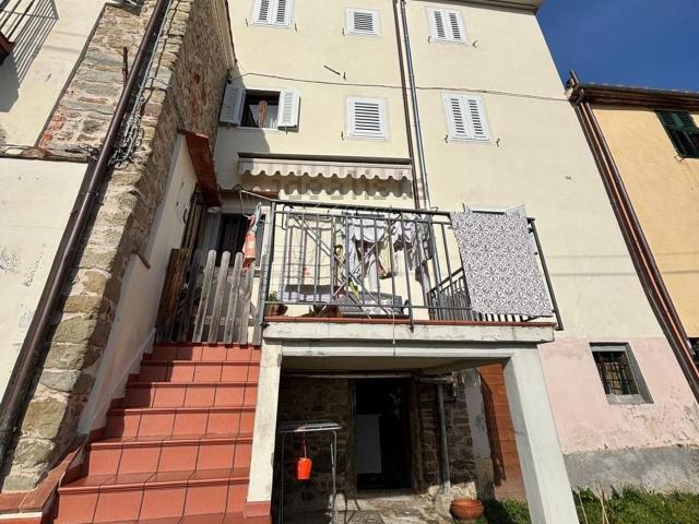 Casa in vendita a Montale, Tobbiana