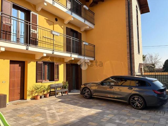 Casa in vendita a Ferno, Lombardia