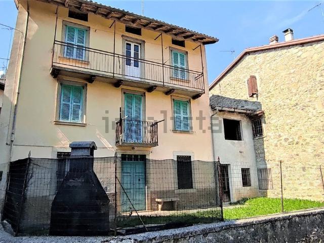 Casa in vendita a Comunità Montana della Valle Brembana, Costa Di Serina
