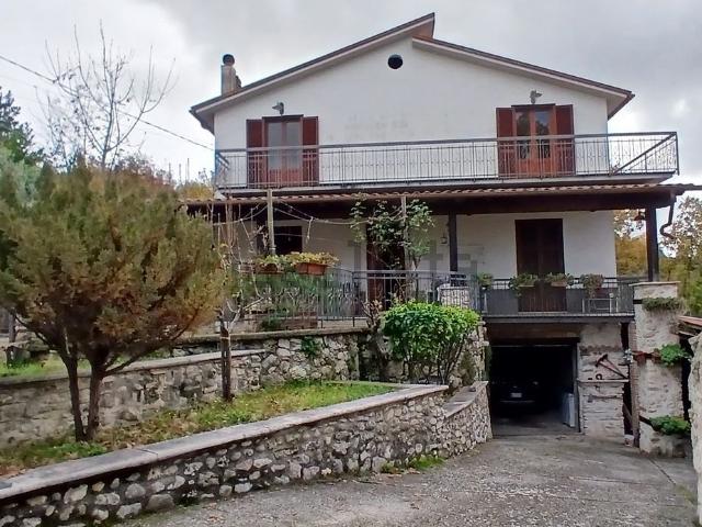 Casa in vendita a Rieti, Lazio