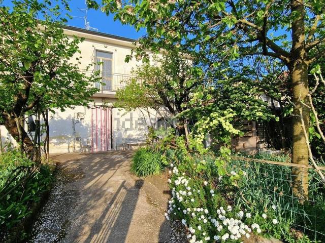 Casa in vendita a Lodula, Tradate