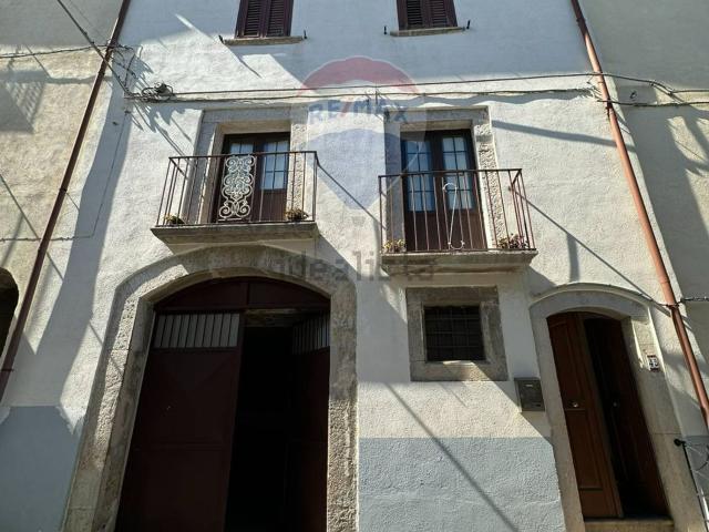 Casa in vendita a Pizzone, Molise