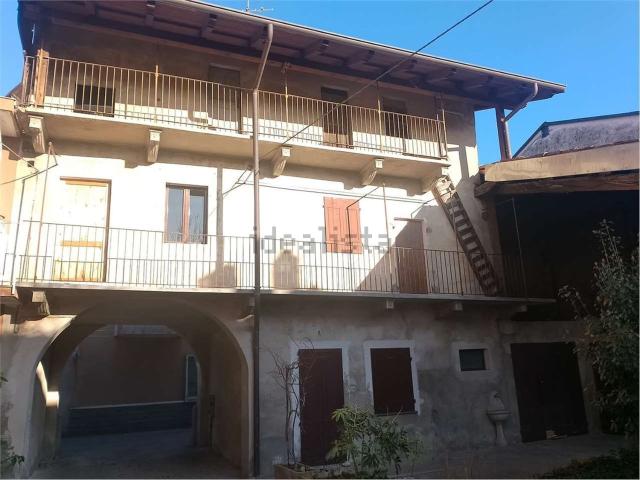 Casa in vendita a Cameri, Novara