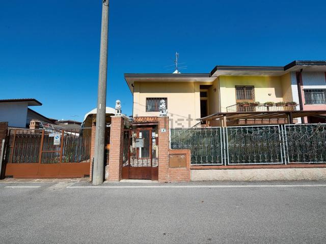 Casa in vendita a Spino d’Adda, Spino d'Adda