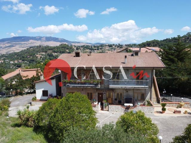 Casa in vendita a Nicosia, Sicilia
