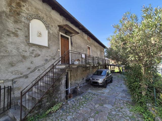 Casa in vendita a Sorico, Lombardia
