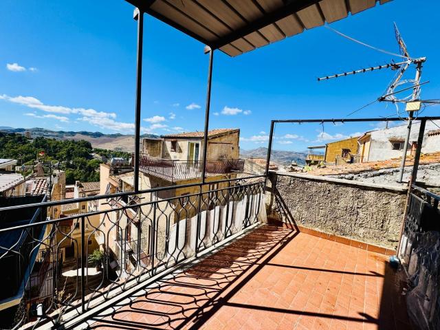 Casa in vendita a Caccamo, Sicilia
