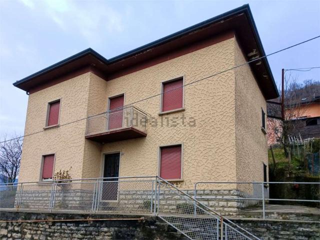 Casa in vendita a Berbenno, Lombardia