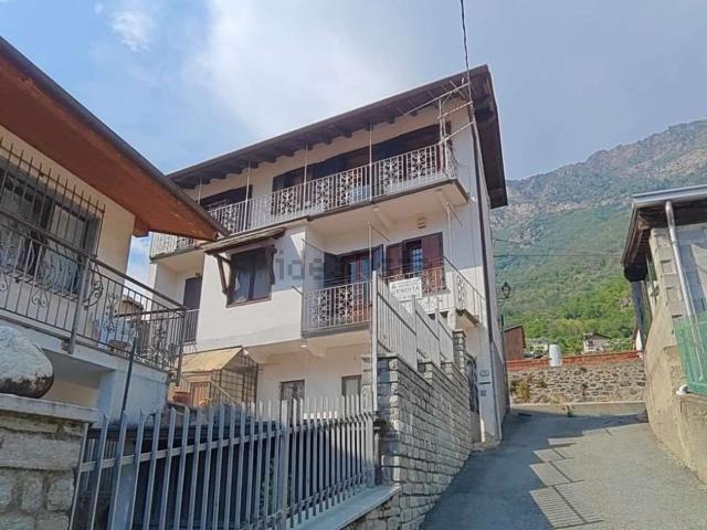 Casa in vendita a Donnas, Aosta