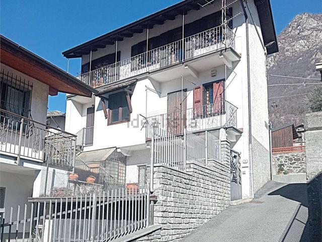 Casa in vendita a Donnas, Aosta