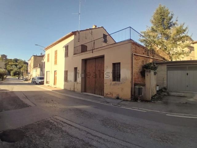 Casa in vendita a Marche, Macerata
