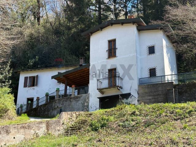 Casa in vendita a Comunità Montana del Piambello, Besano