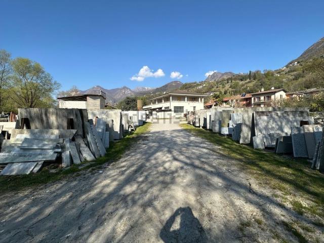 Casa in vendita a Carlazzo, Lombardia