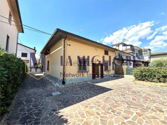 Casa in vendita a Quarrata, Toscana