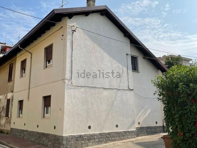 Casa in vendita a Cassina Pertusella, Caronno Pertusella