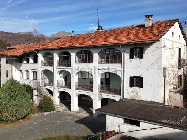 Casa in vendita a Val di Chy, Piemonte