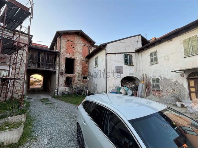 Casa in vendita a Carezzano Superiore, Carezzano