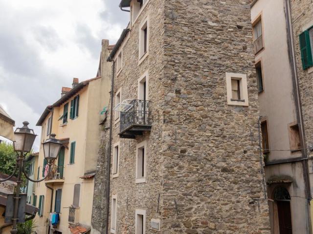 Casa in vendita a Dolceacqua, Liguria