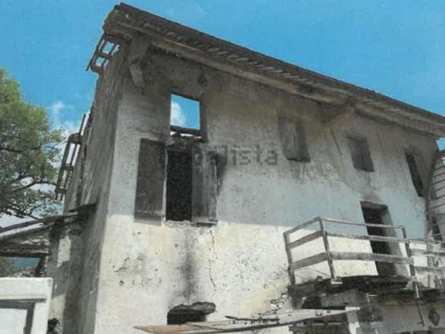 Casa in vendita a Feltre, Veneto