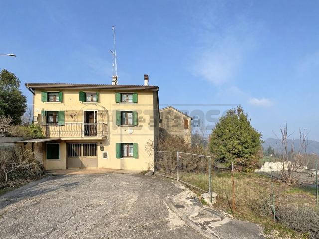 Casa in vendita a Brogliano, Veneto