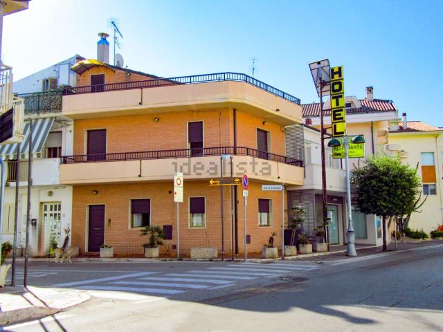 Casa in vendita a Quartiere dei poeti, Pineto