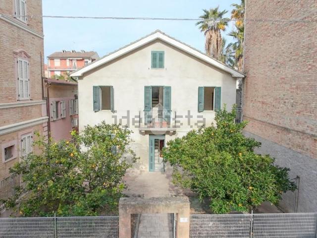 Casa in vendita a Marina centro, Marche