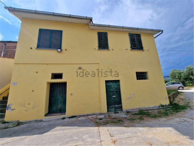 Casa in vendita a Larciano, Castelmartini
