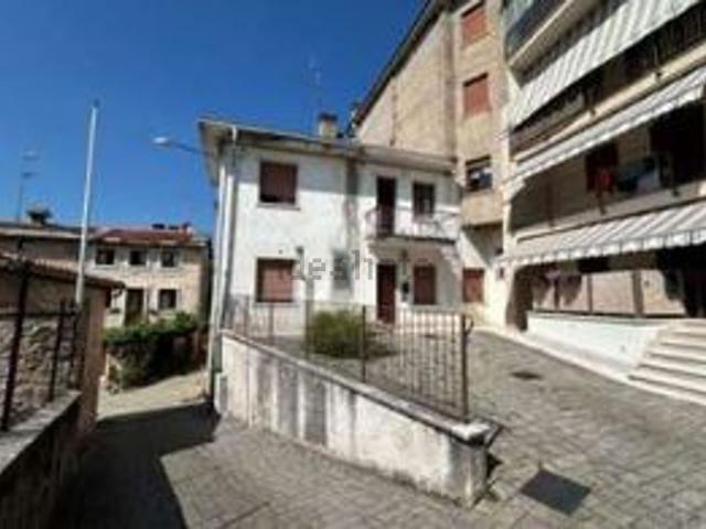Casa in vendita a Cerro Veronese, Veneto