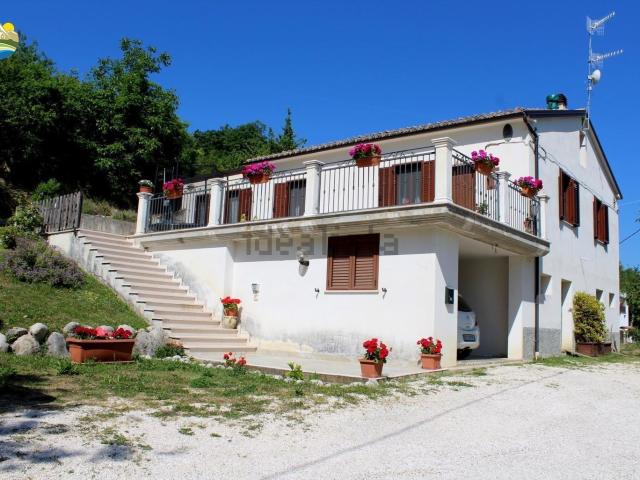 Casa in vendita a Pantane, Arsita