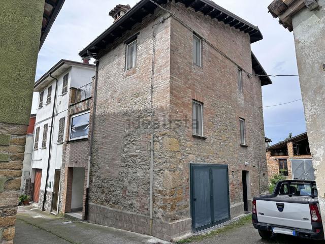 Casa in vendita a Lugagnano Val D'arda, Reggio Emilia