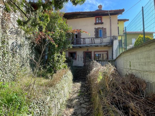 Casa in vendita a Botta, Nembro