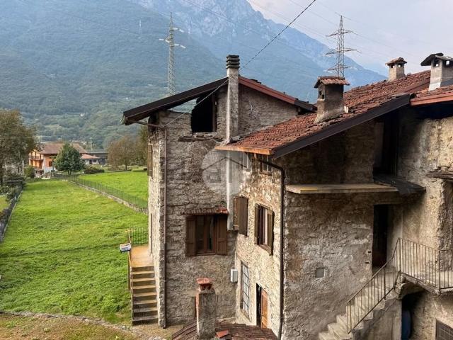 Casa in vendita a Breno, Brescia
