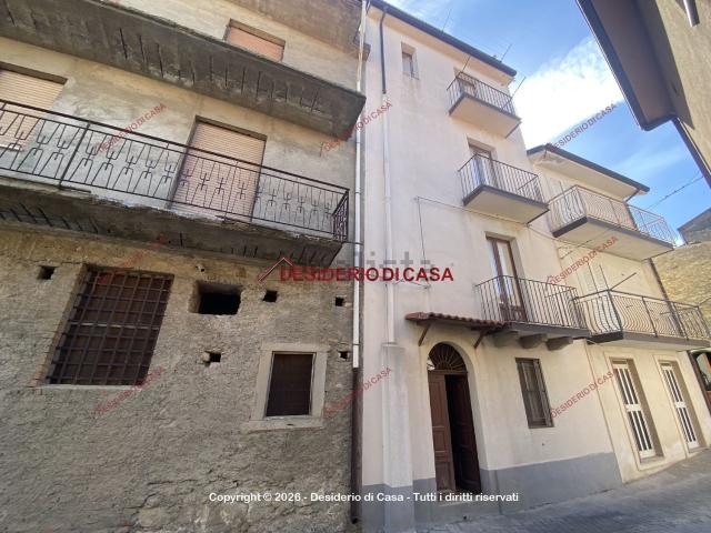 Casa in vendita a Montalbano Elicona, Sicilia