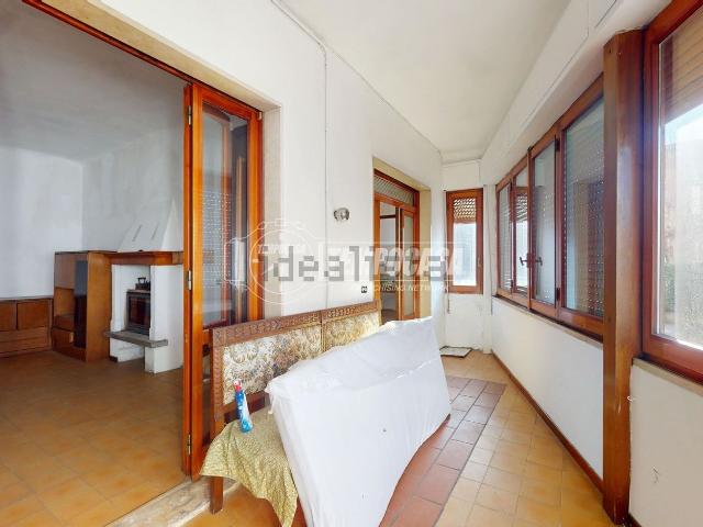 Casa in vendita a Carate Brianza, Lombardia