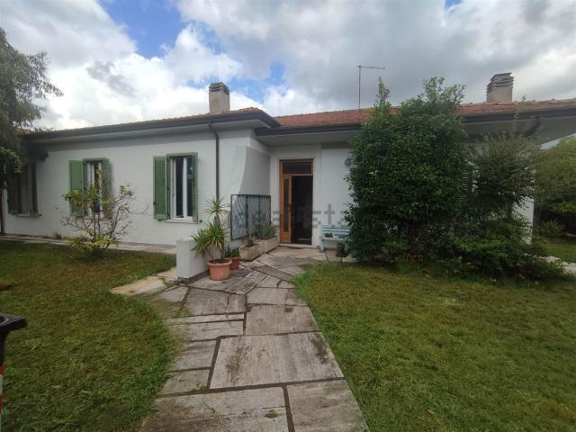 Casa in vendita a Marina di Carrara, Carrara